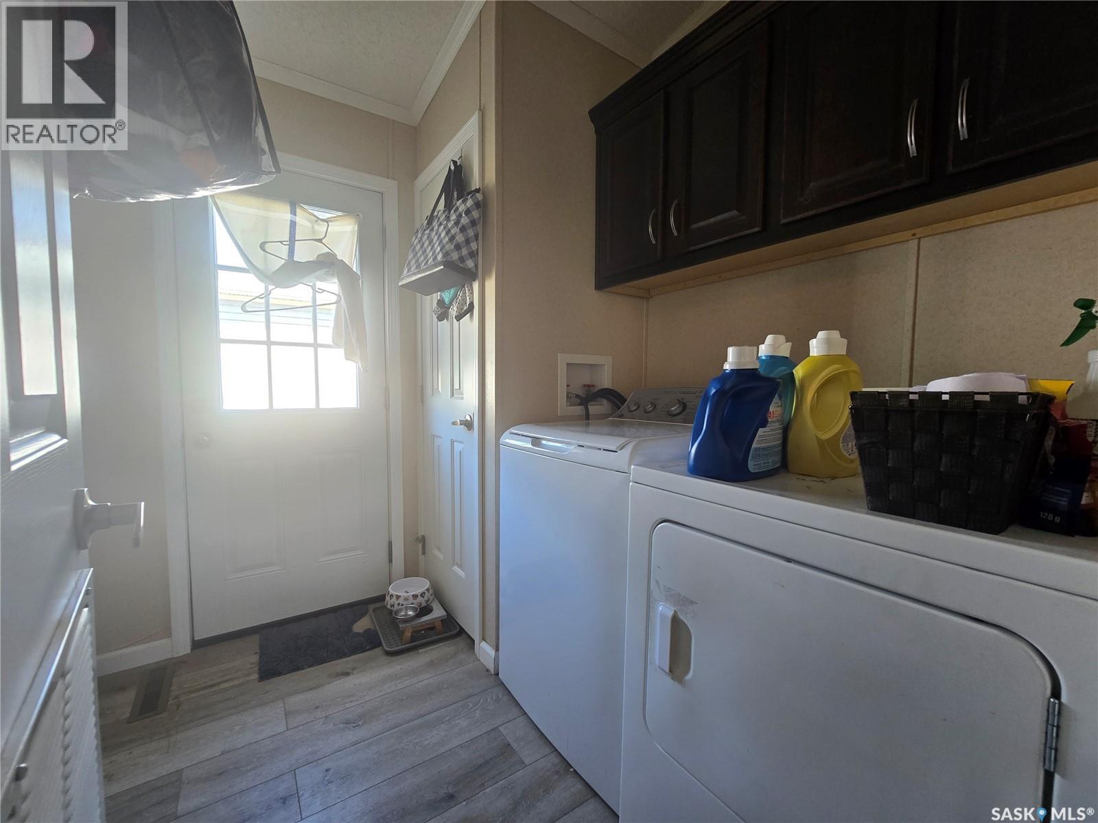 210 BROWNLEE STREET - 21