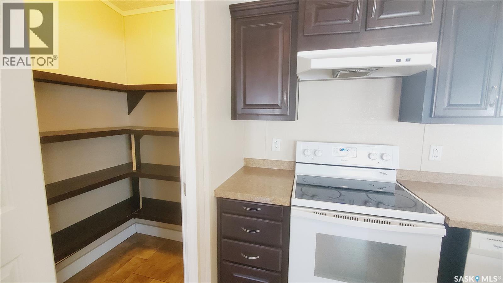 210 BROWNLEE STREET - 9
