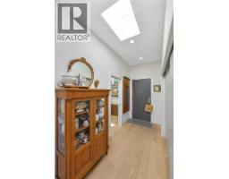 301 2580 Penrhyn St, Saanich, BC V8N1G3 Photo 22