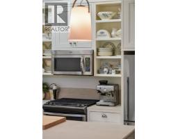 301 2580 Penrhyn St, Saanich, BC V8N1G3 Photo 19