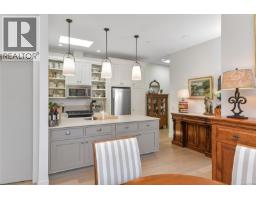301 2580 Penrhyn St, Saanich, BC V8N1G3 Photo 15
