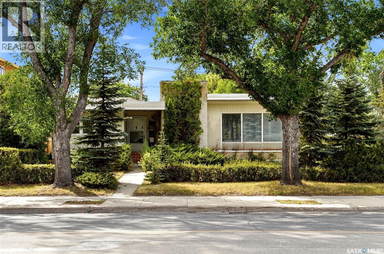 3600 Albert STREET - 4