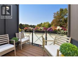 Living room - 301 2580 Penrhyn St, Saanich, BC V8N1G3 Photo 7