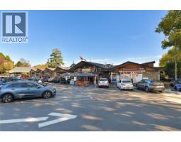 301 2580 Penrhyn St, Saanich, BC V8N1G3 Photo 49