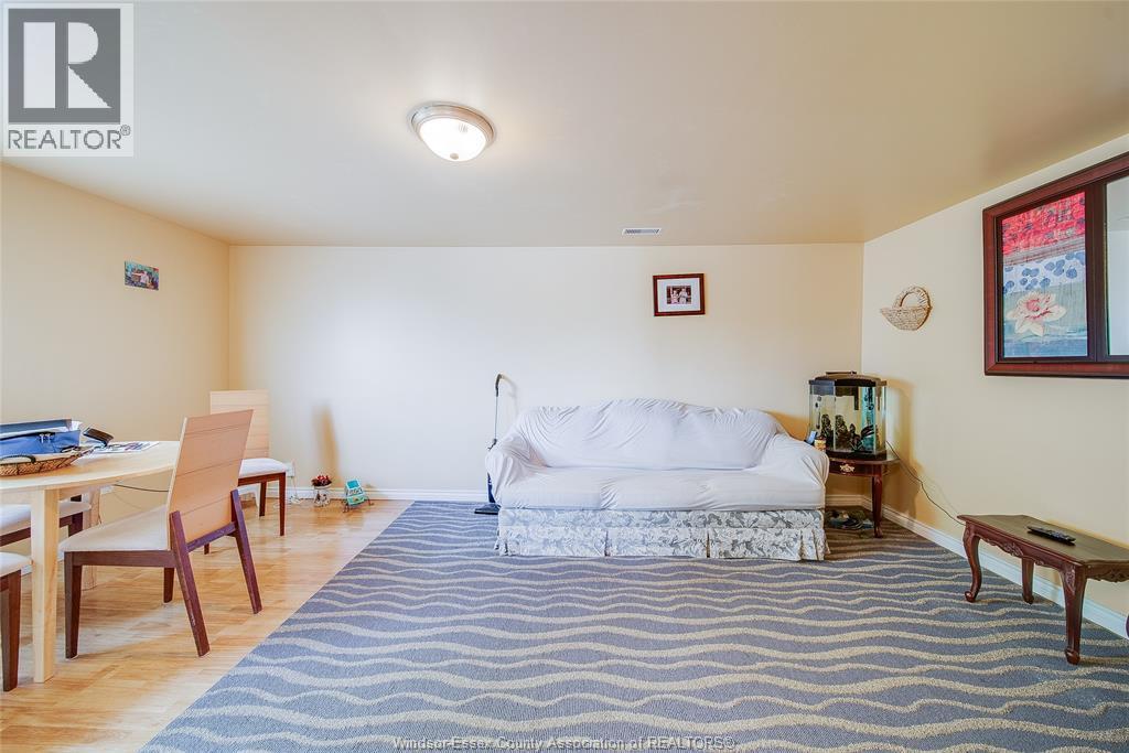 989 WINDSOR AVENUE - 10