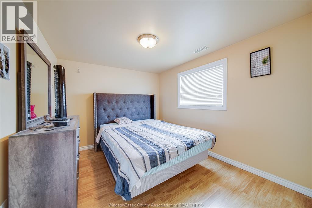 989 WINDSOR AVENUE - 13