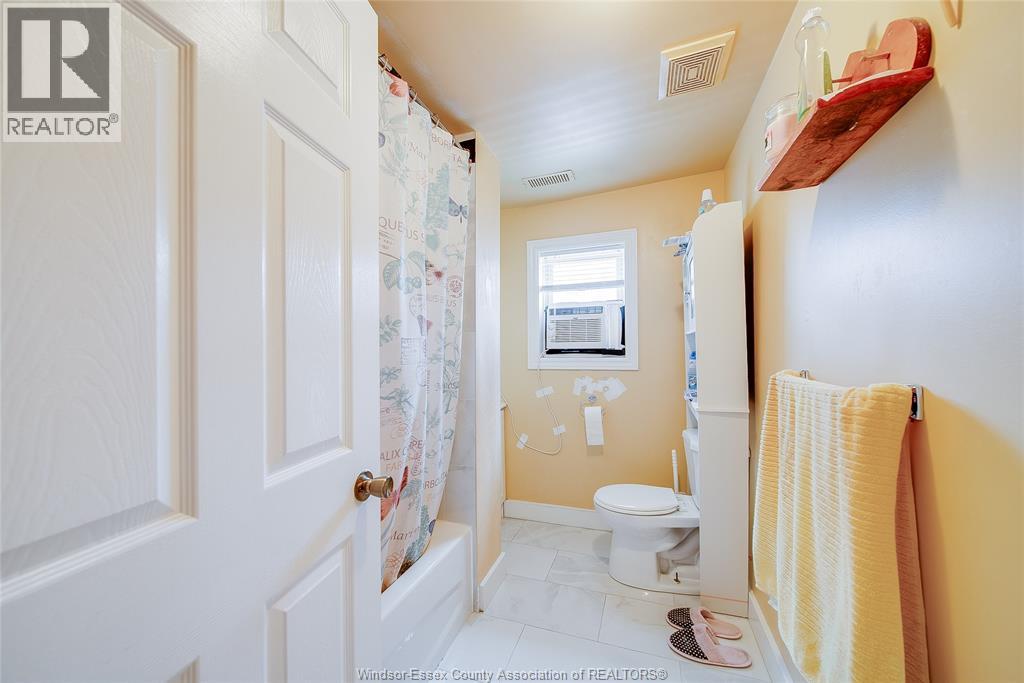 989 WINDSOR AVENUE - Image 16