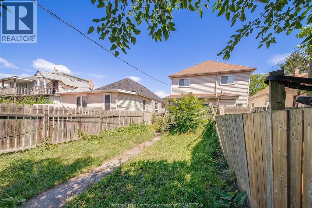 989 WINDSOR AVENUE - 20