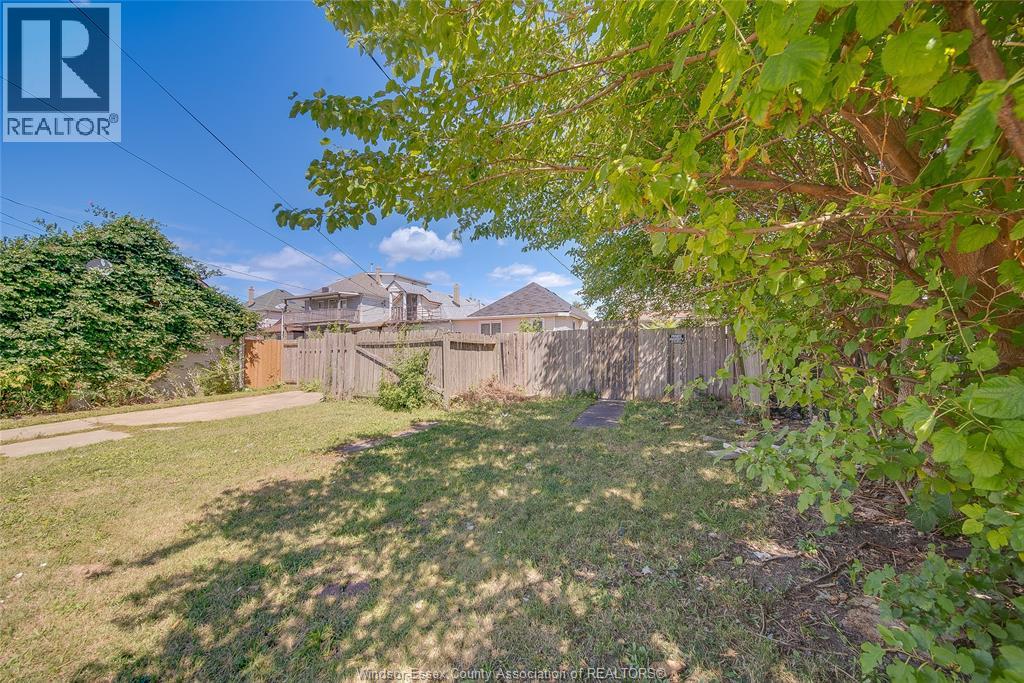 989 WINDSOR AVENUE - 23