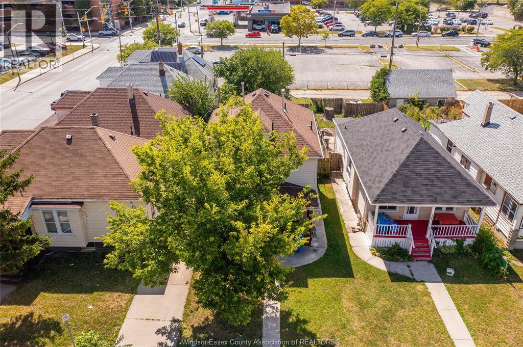 989 WINDSOR AVENUE - 3