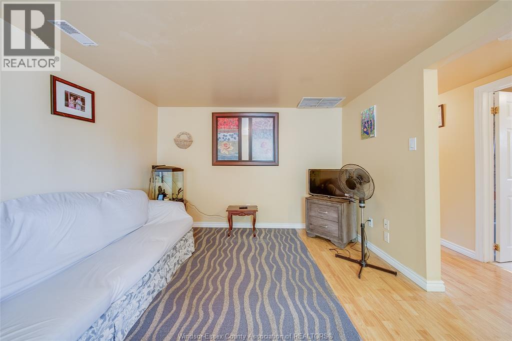 989 WINDSOR AVENUE - Image 8
