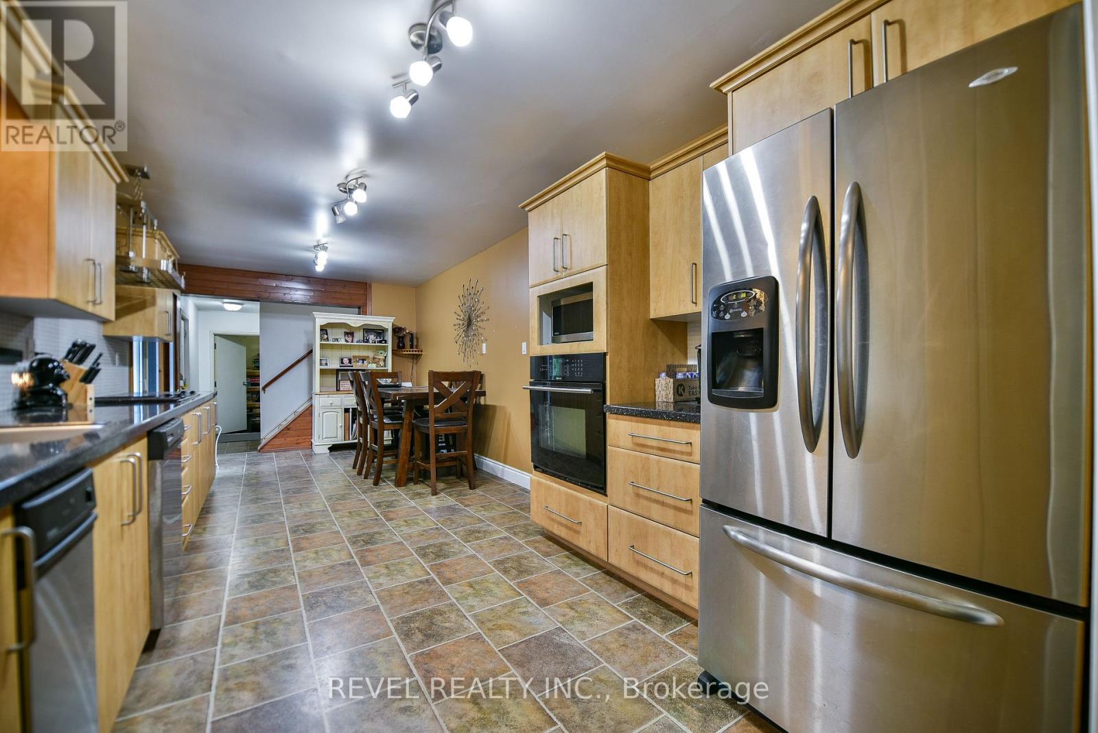 190 QUARTZ AVENUE - Image 12