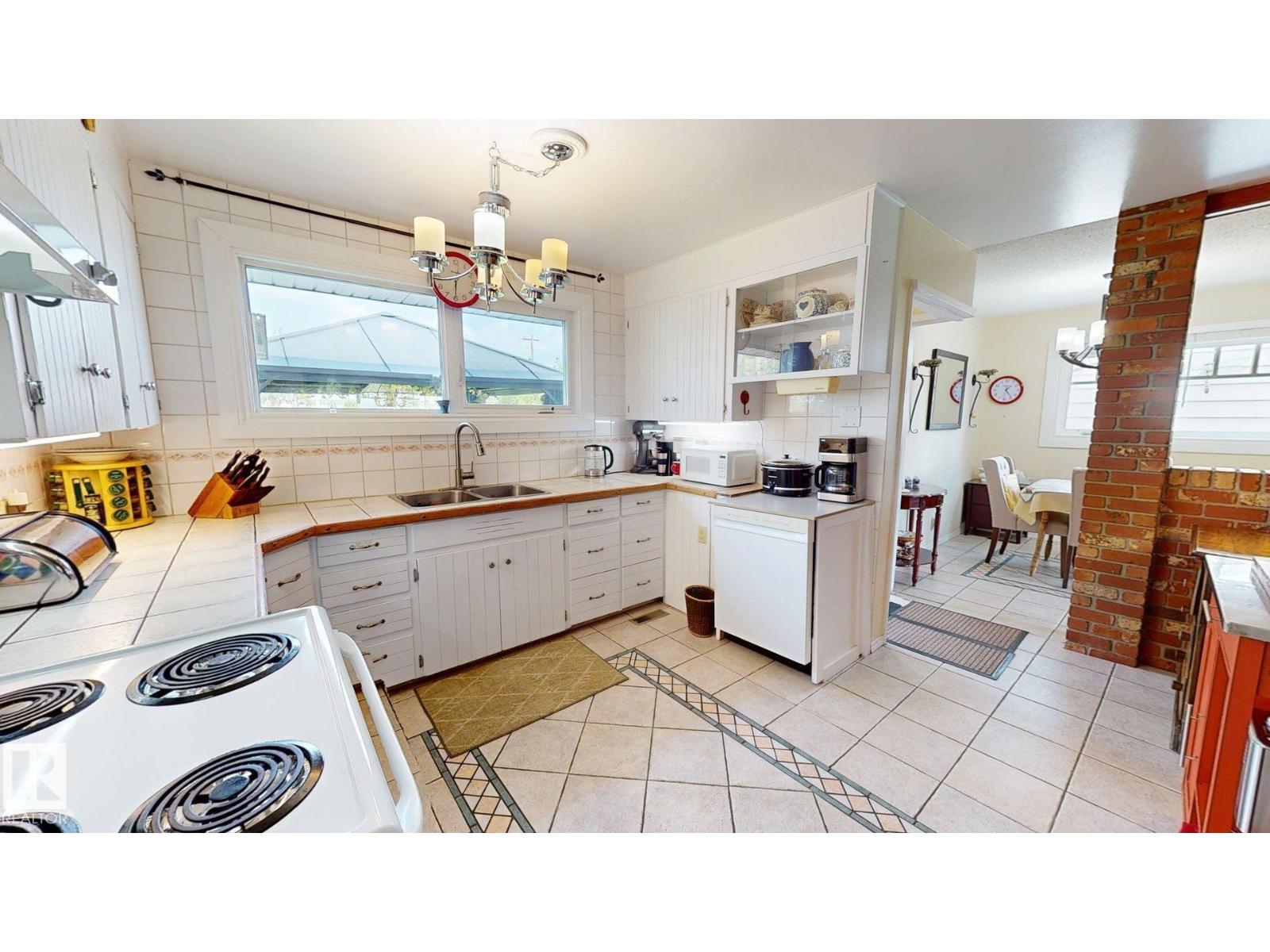 5004 50 AV - Image 8