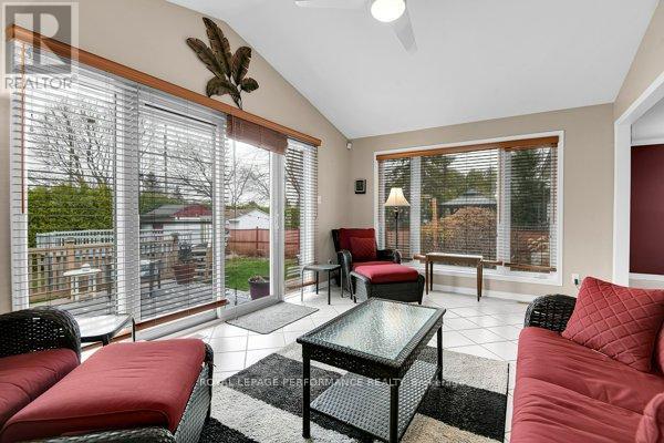 401 Phoenix Crescent