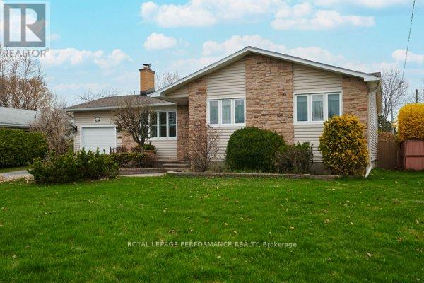 401 PHOENIX CRESCENT - 2