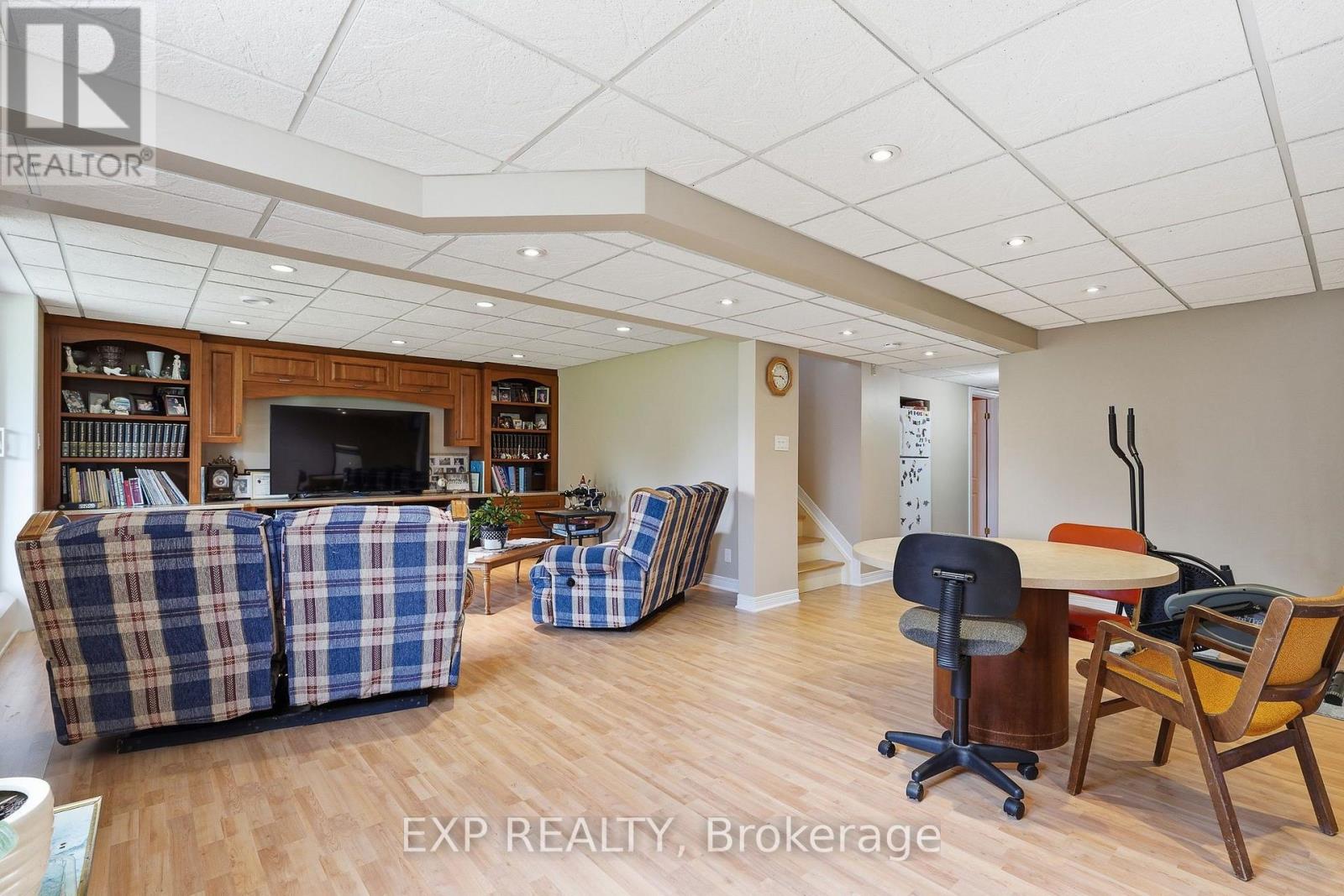 2465 WOODS STREET - Image 25