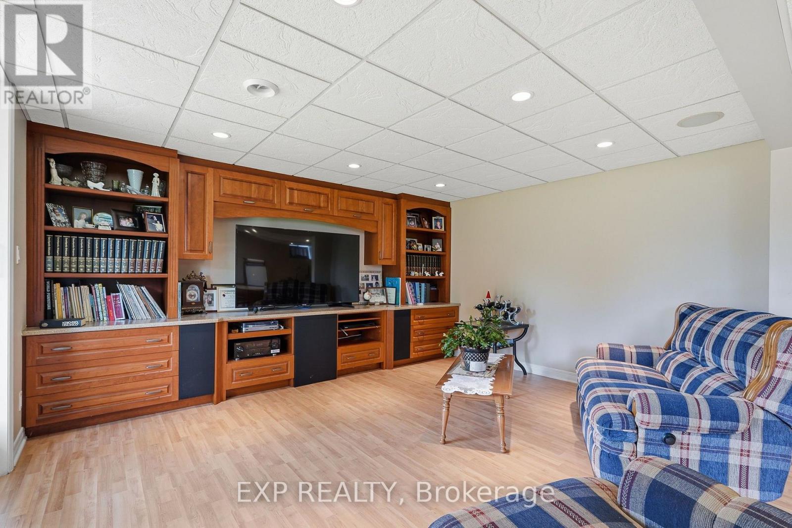 2465 WOODS STREET - Image 27