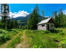 7455 19 Mile Road, Revelstoke, BC V0E2S0 Photo 15