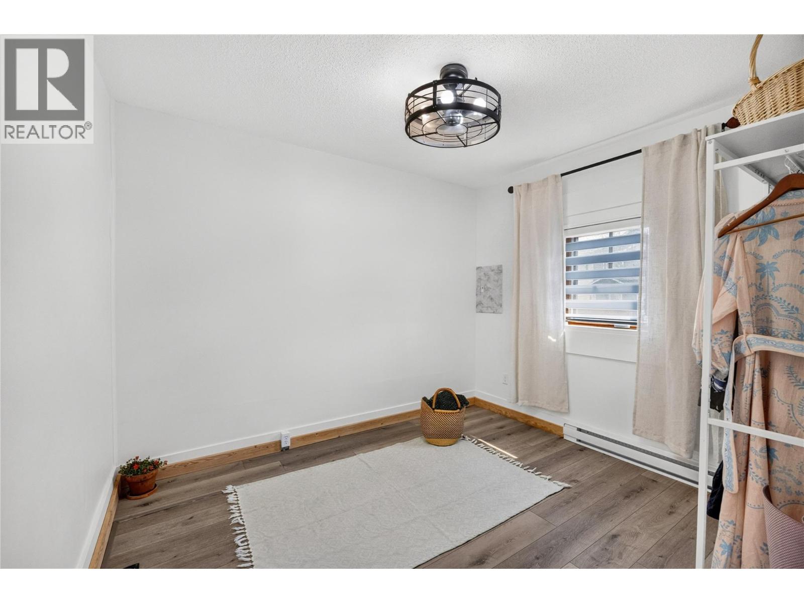499 Westminster Avenue W - 14