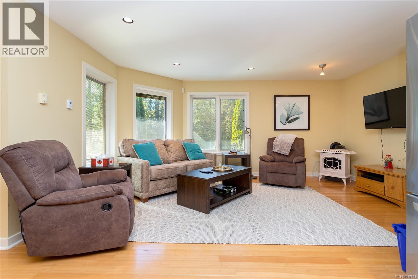 5469 Sooke Rd - Image 23