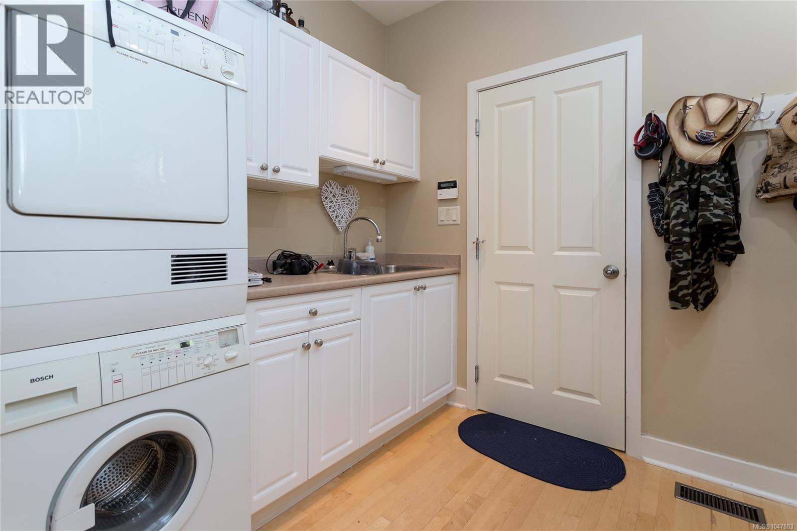 5469 Sooke Rd - 34