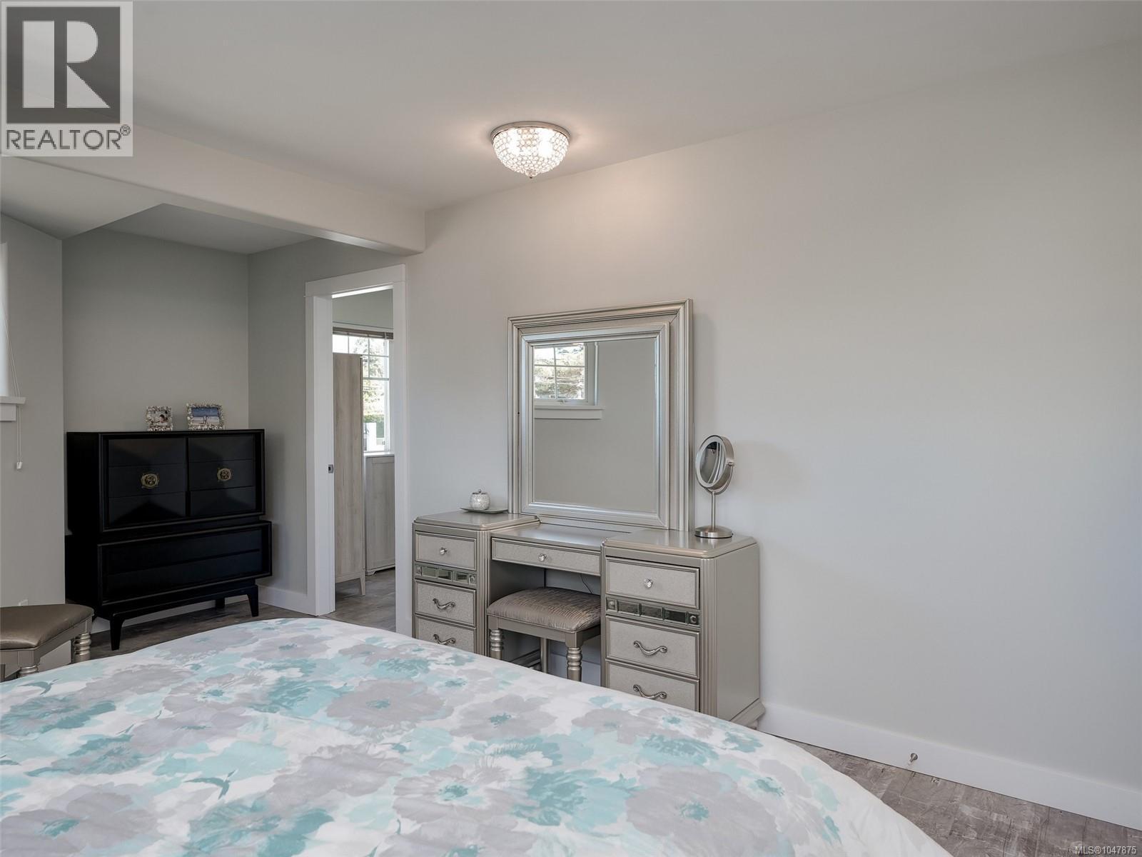 #1 921 Colville Rd - 11