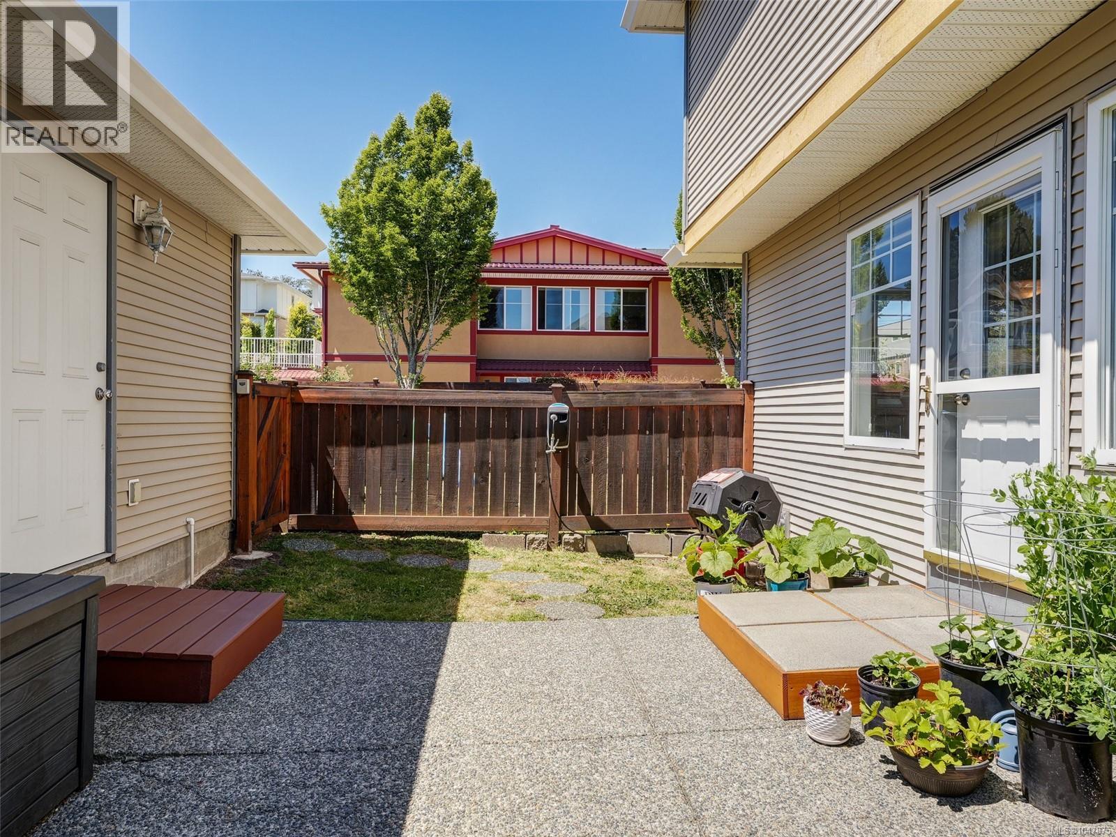 #1 921 Colville Rd - 21