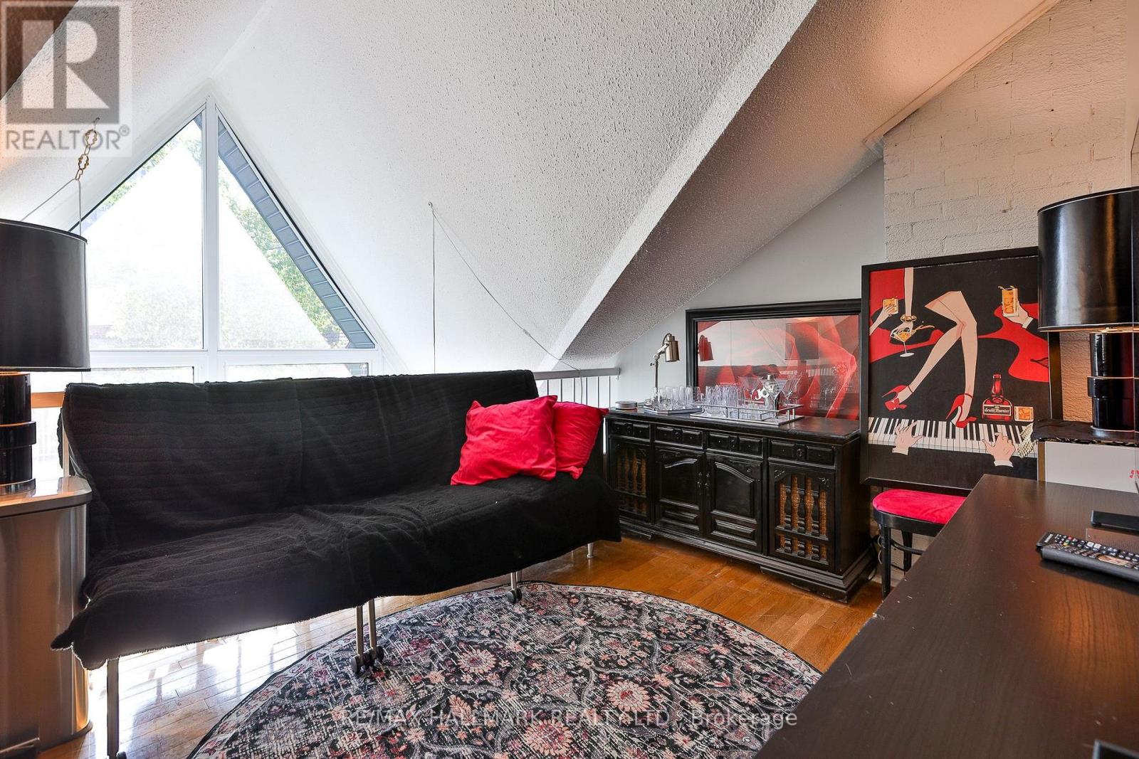 #21 17 PEMBROKE STREET - 26