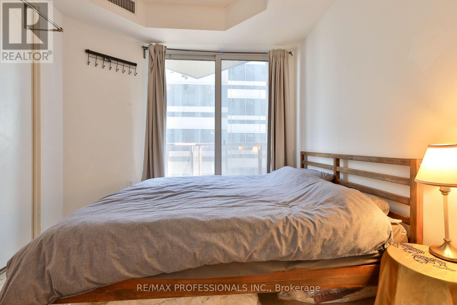 #1608 85 BLOOR STREET E - 18