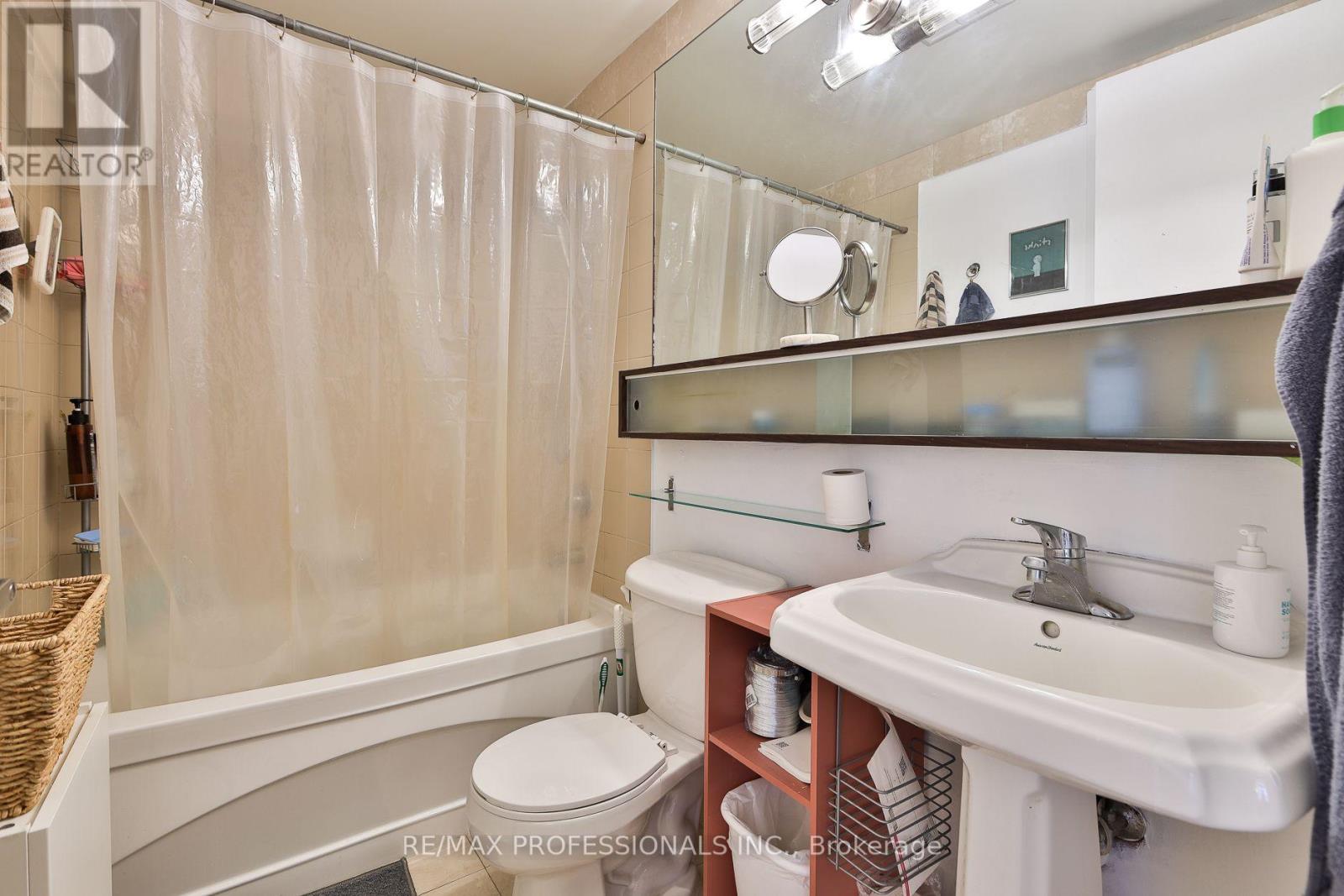 #1608 85 BLOOR STREET E - 21