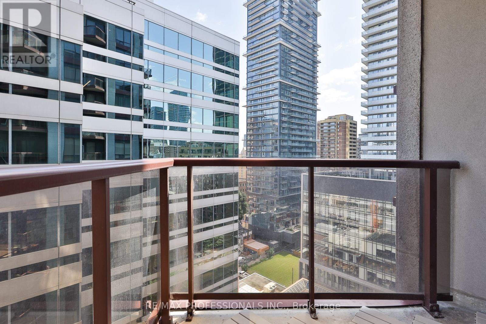 #1608 85 BLOOR STREET E - 23