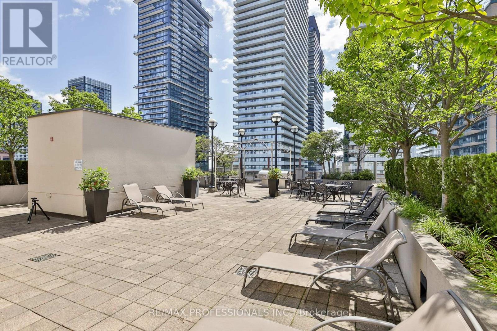 #1608 85 BLOOR STREET E - 25