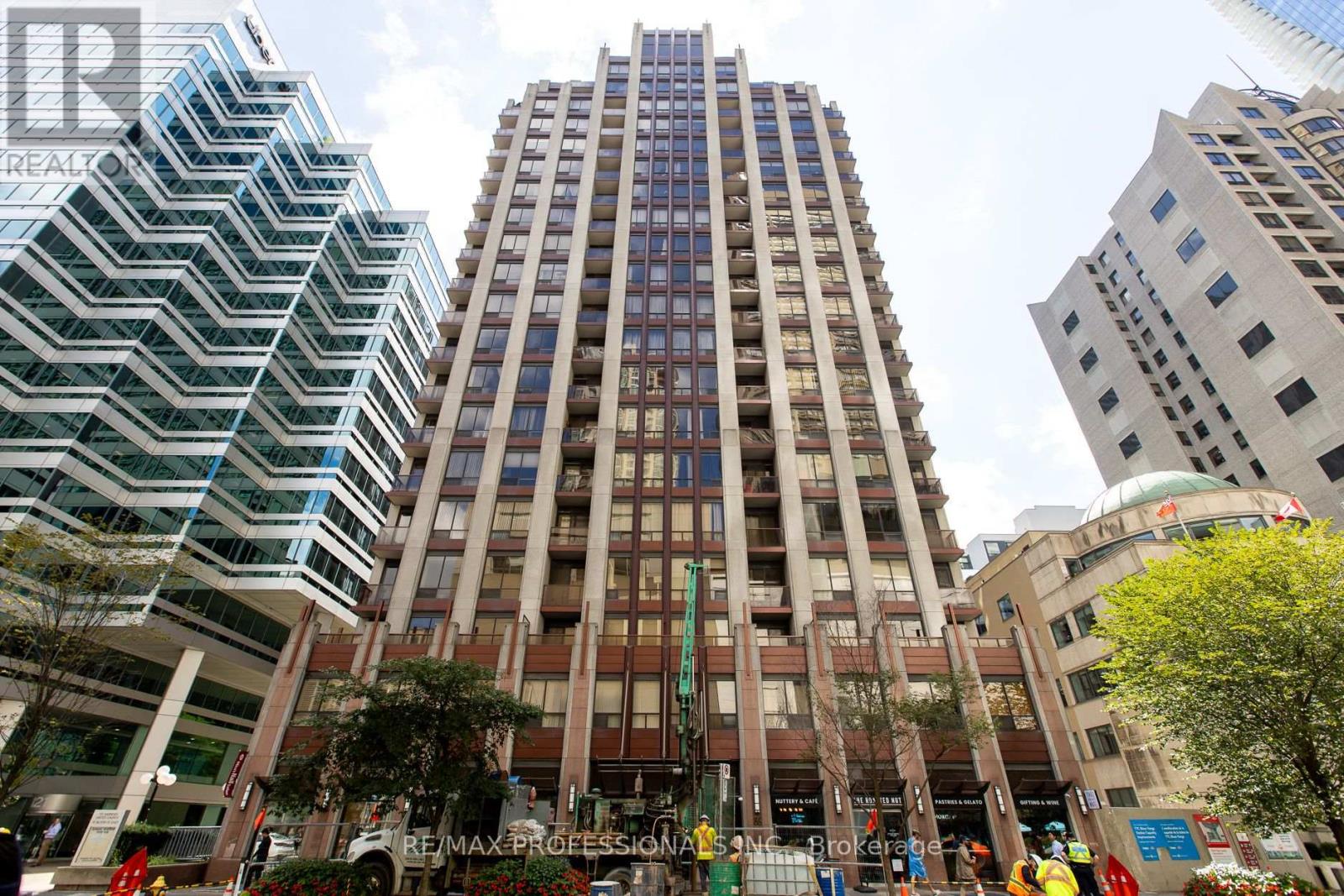 #1608 85 BLOOR STREET E - 28