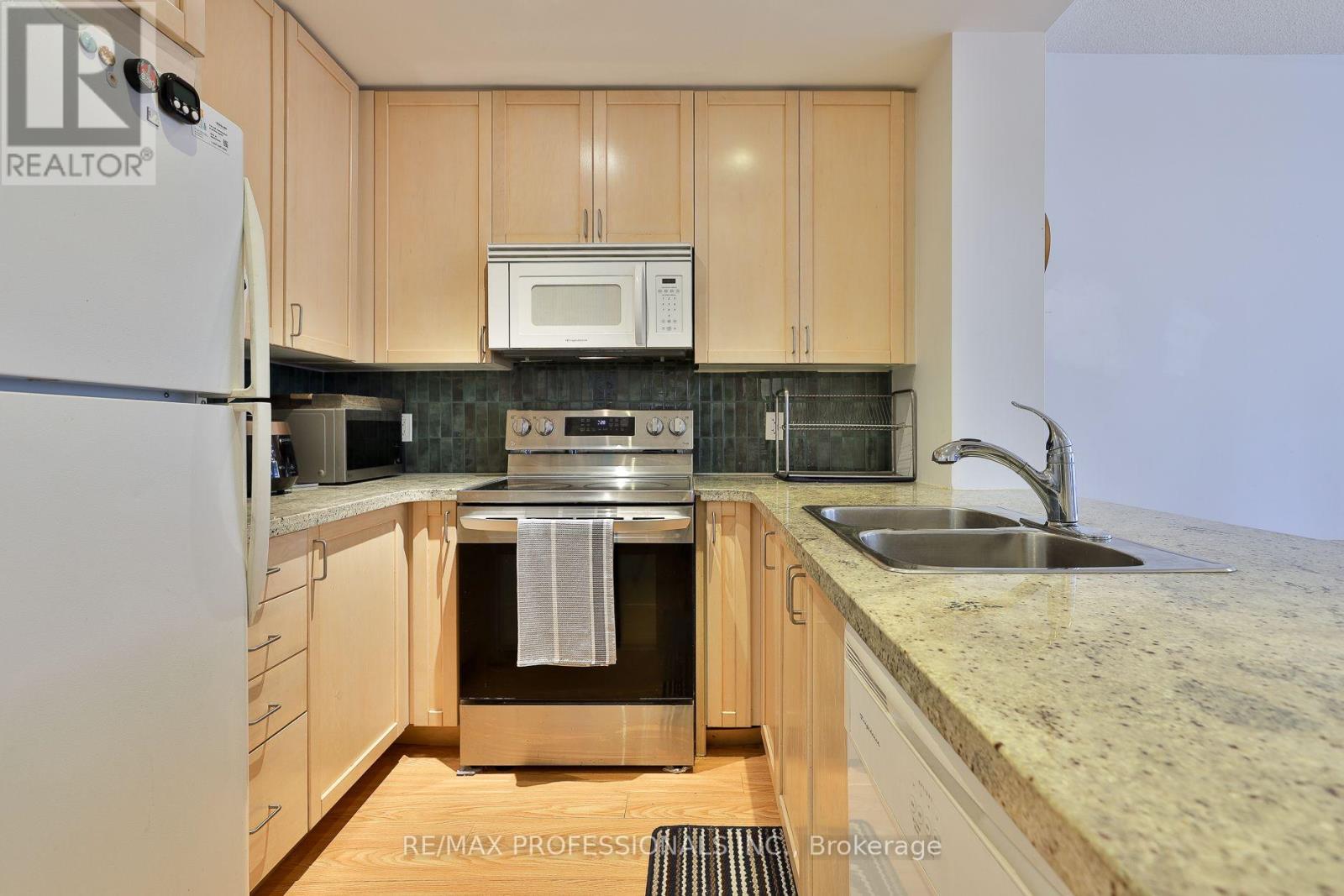 #1608 85 BLOOR STREET E - 6