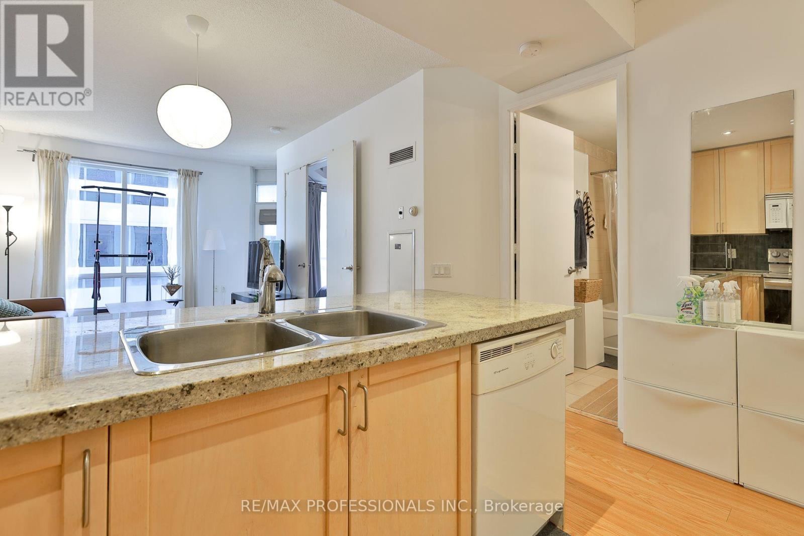 #1608 85 BLOOR STREET E - 7