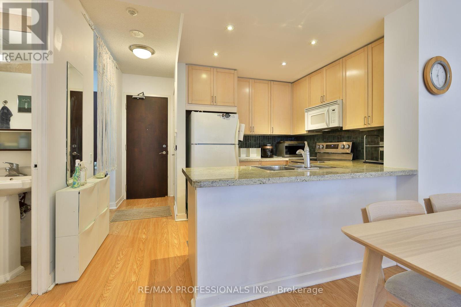 #1608 85 BLOOR STREET E - 8