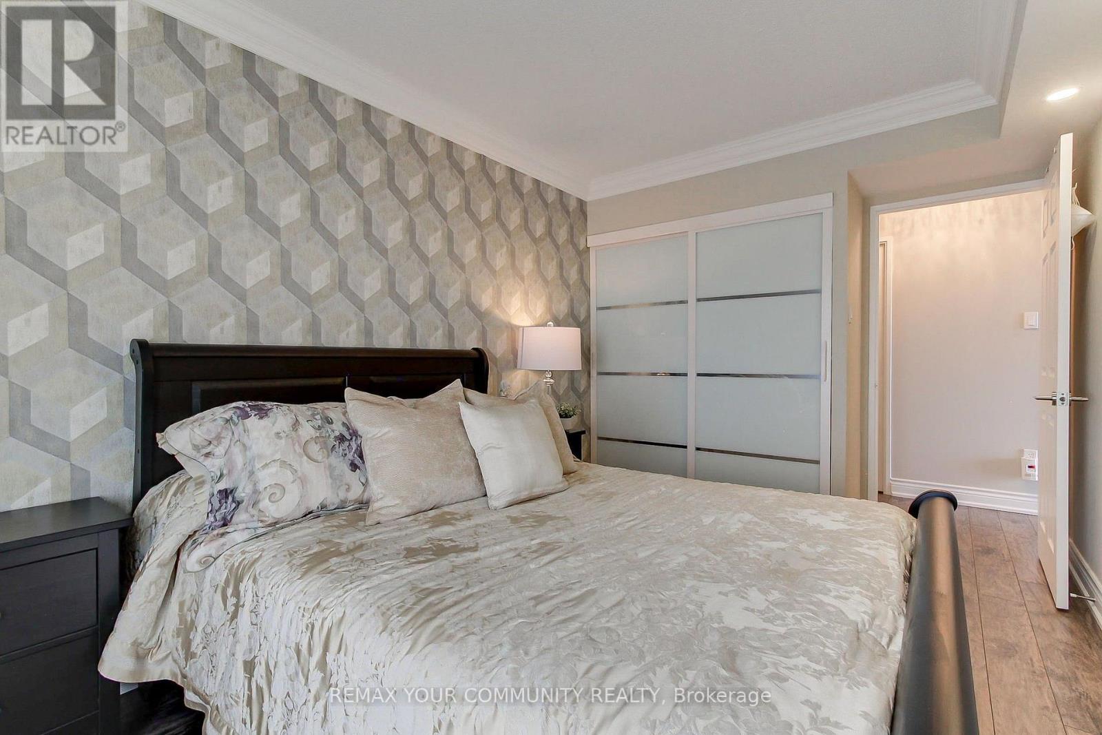 #1114 40 HARDING BOULEVARD - Image 34