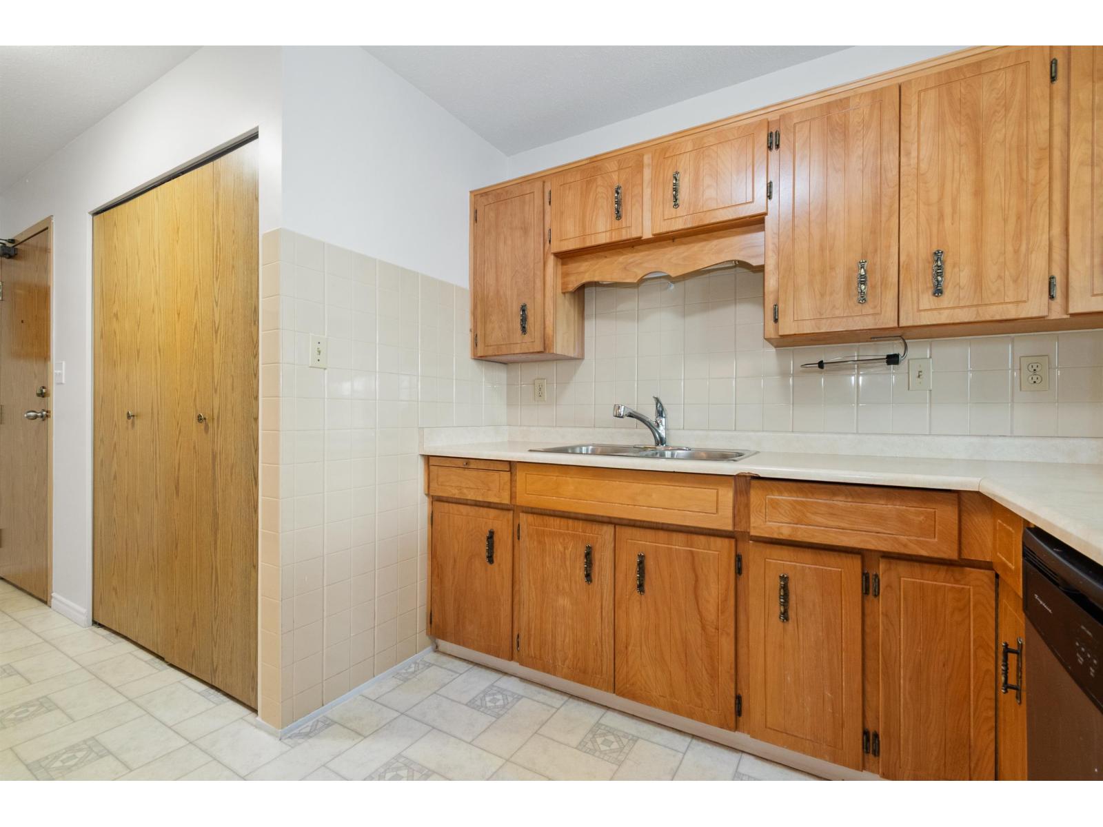 2 Bed, 1 Bath House for Sale in Chilliwack – 6 7455 HURON STREET, Sardis West Vedder, Chilliwack – MLS# R3158777 - Image 6