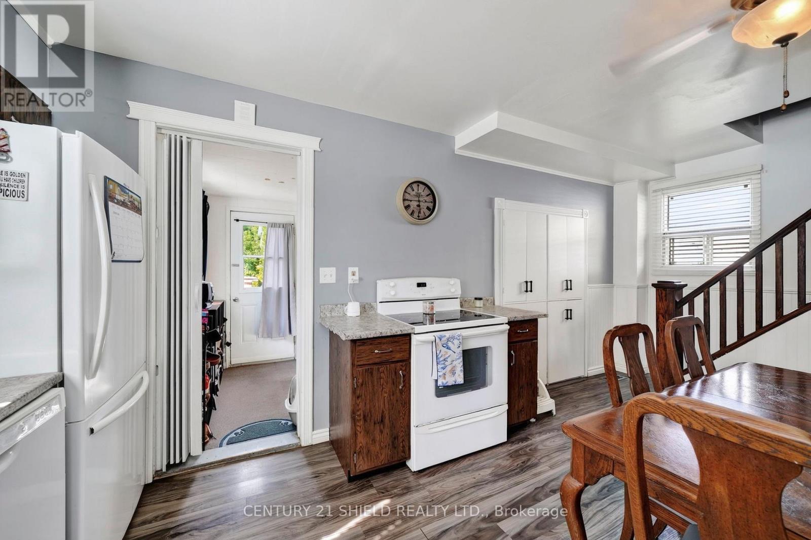 712 FIRST STREET E - 12