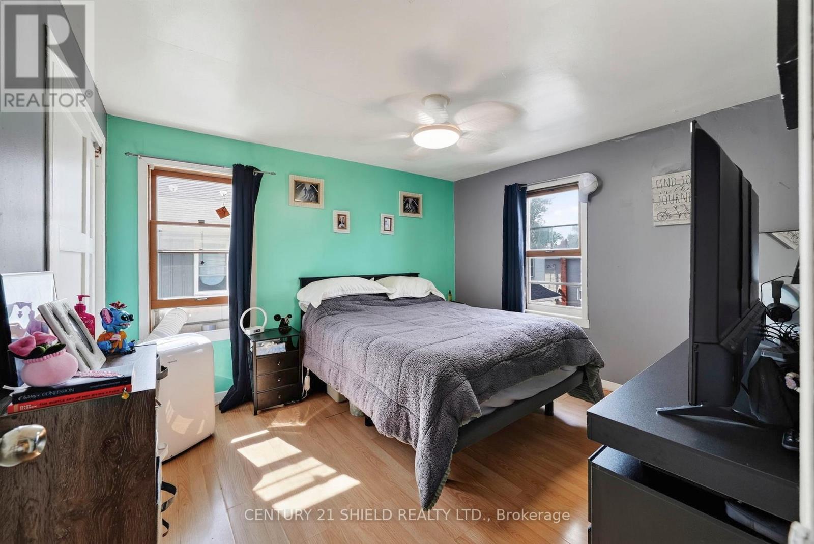 712 FIRST STREET E - Image 19