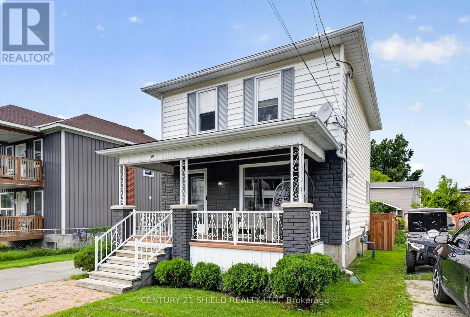712 FIRST STREET E - 2