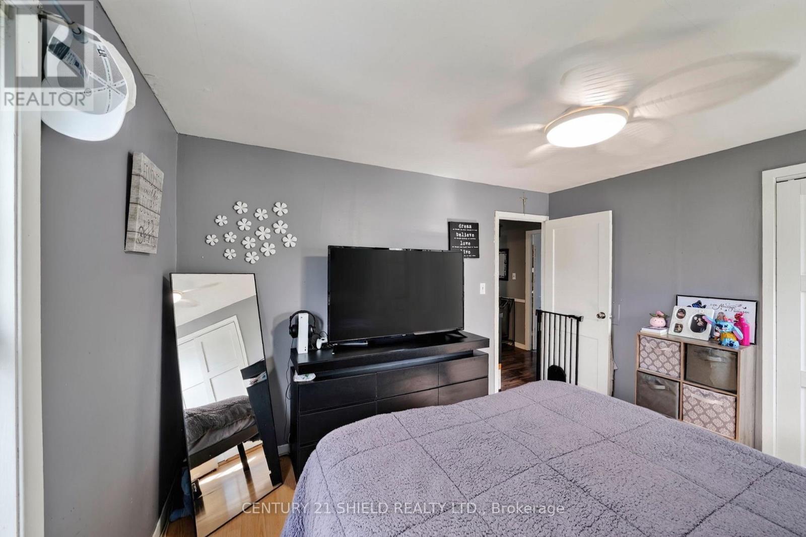 712 FIRST STREET E - Image 22