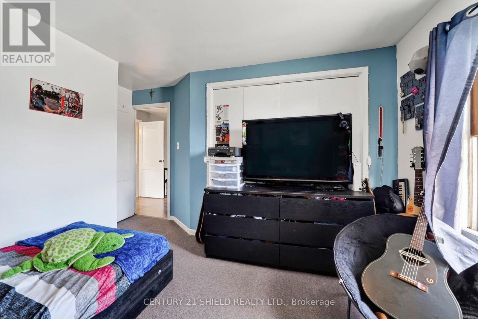 712 FIRST STREET E - Image 23