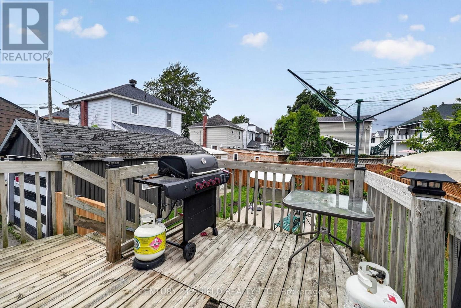 712 FIRST STREET E - 28