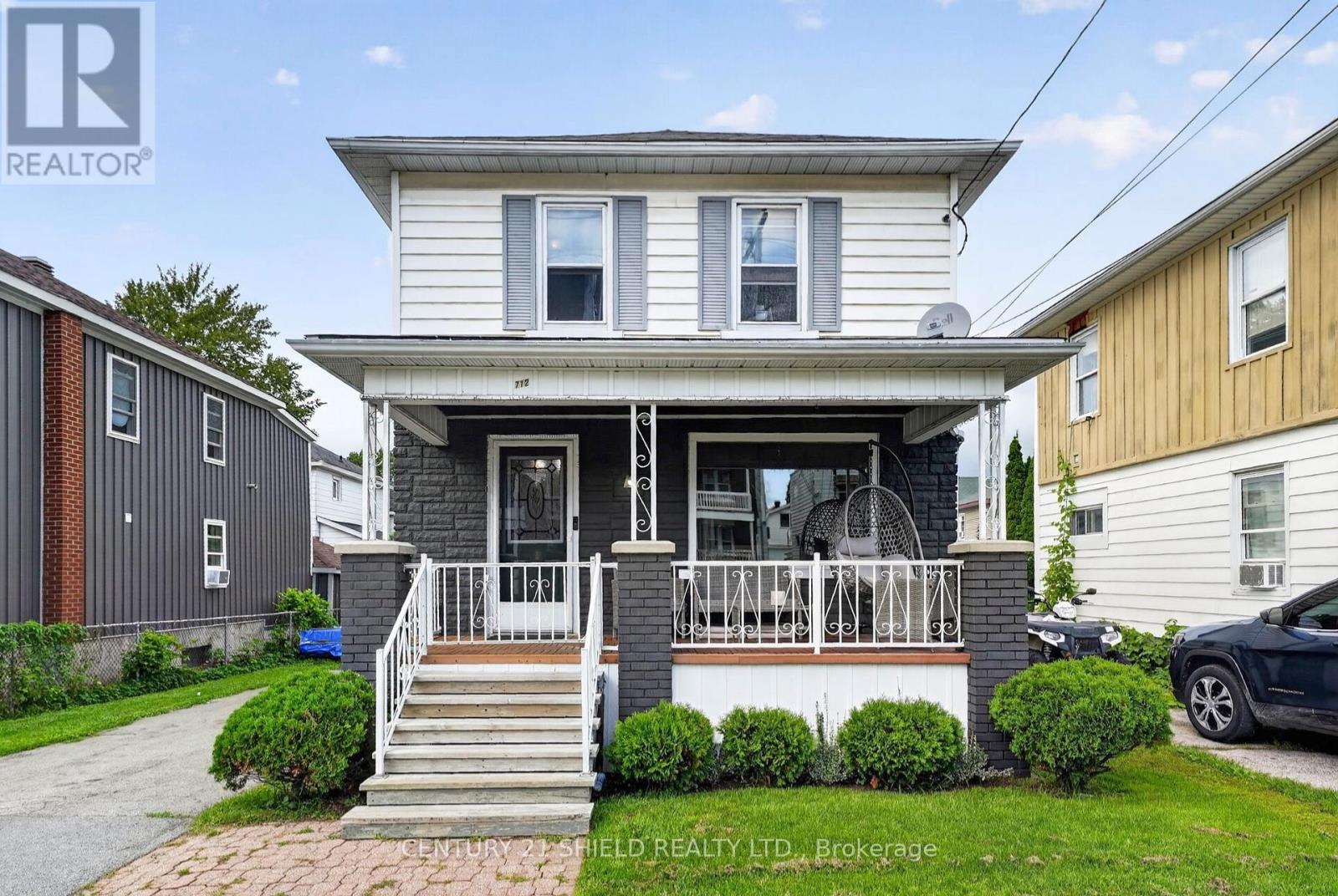 712 FIRST STREET E - 4