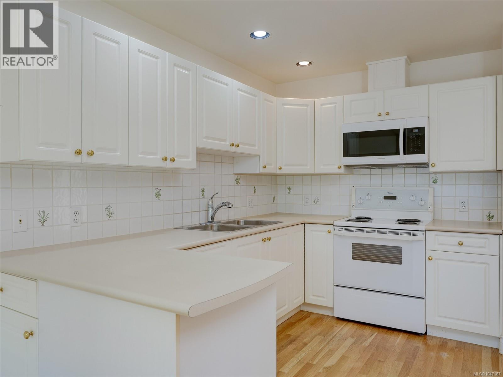 77 530 Marsett Place, Saanich