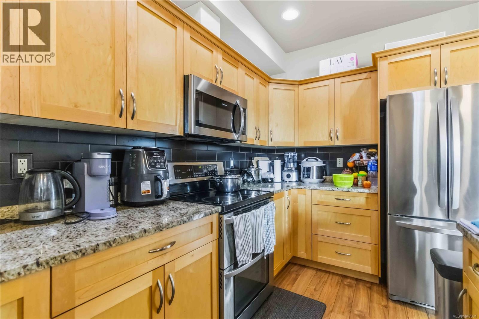 #105 630 Speed Ave - 18