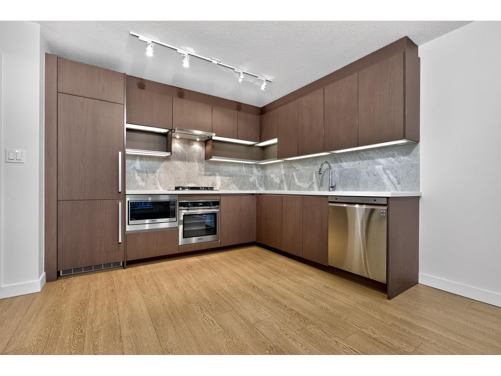 1 Bed, 1 Bath House for Sale in Surrey – 3008 13696 100 AVENUE, Surrey – MLS# R3158977 - Image 6