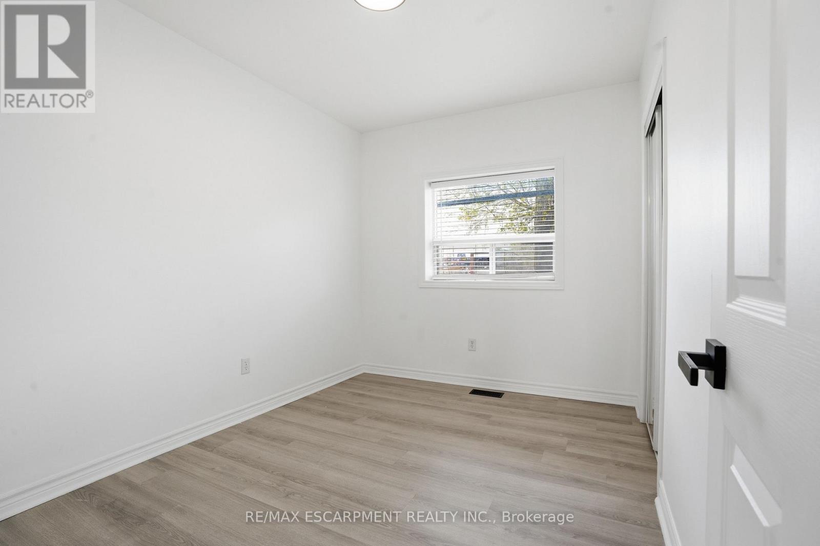 1049 GLENCAIRN AVENUE - 19