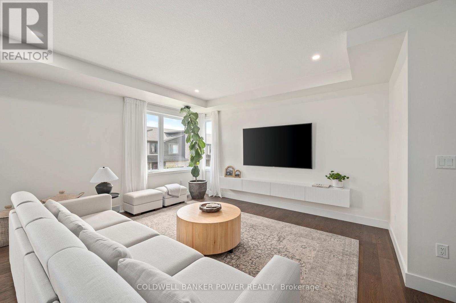 3 bedroom Single Family interior view, 23- 1960 Dalmagarry Road, London North (North E), Ontario